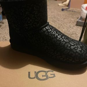 Black ugg boots! New never worn